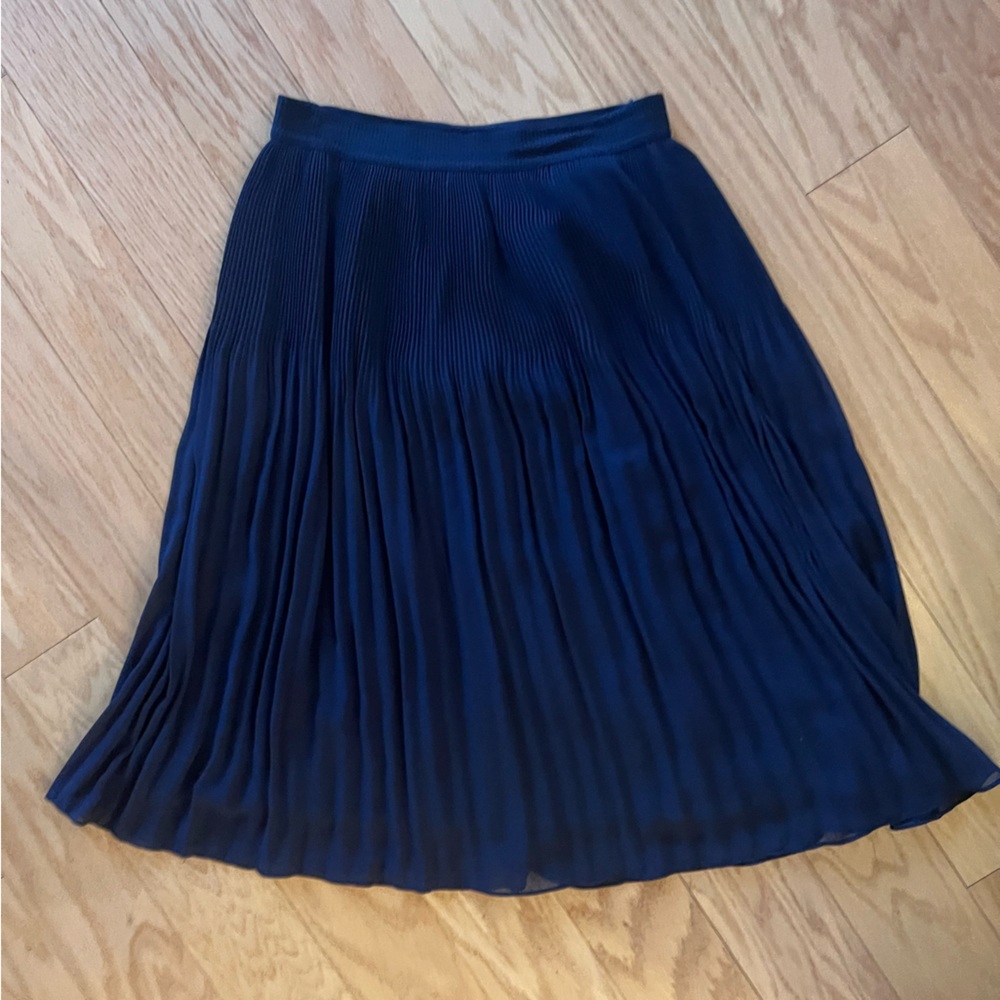 NWT - pleated midi skirt